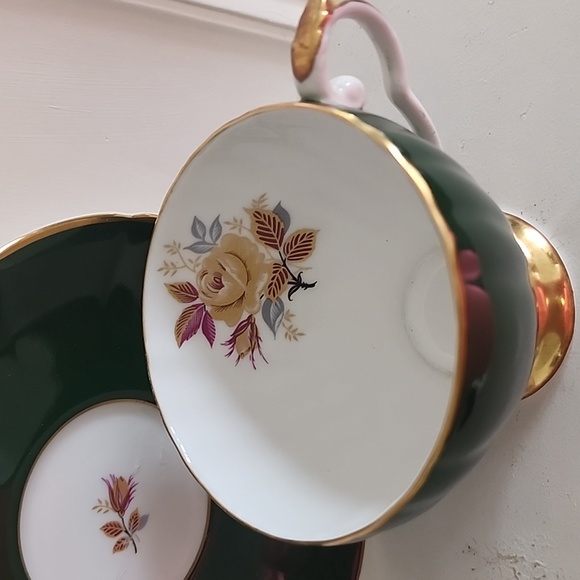 Royal Grafton Tea Cup and Saucer, Green and Gold Tea Cup and Saucer, Flower bouq - Picture 4 of 8